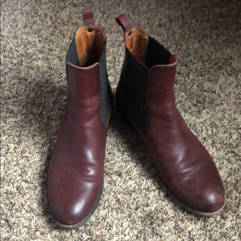 Frye Melissa Chelsea Boot in Wine